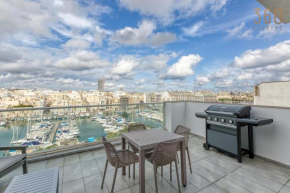 Beautiful seafront home with private balcony & BBQ by 360 Estates